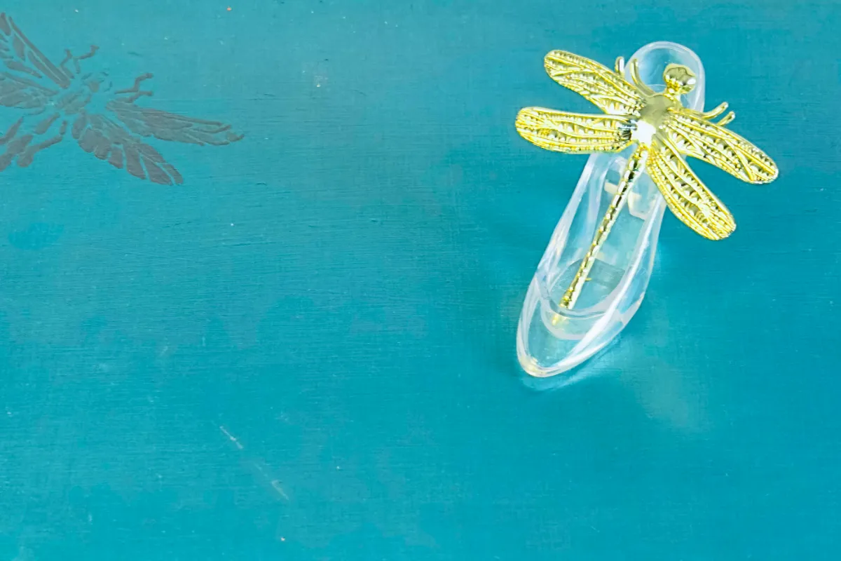 Detalle Cómoda de plata